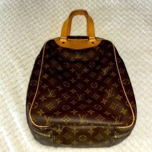 Guaranteed Authentic Louis Vuitton excursion shoe bag.